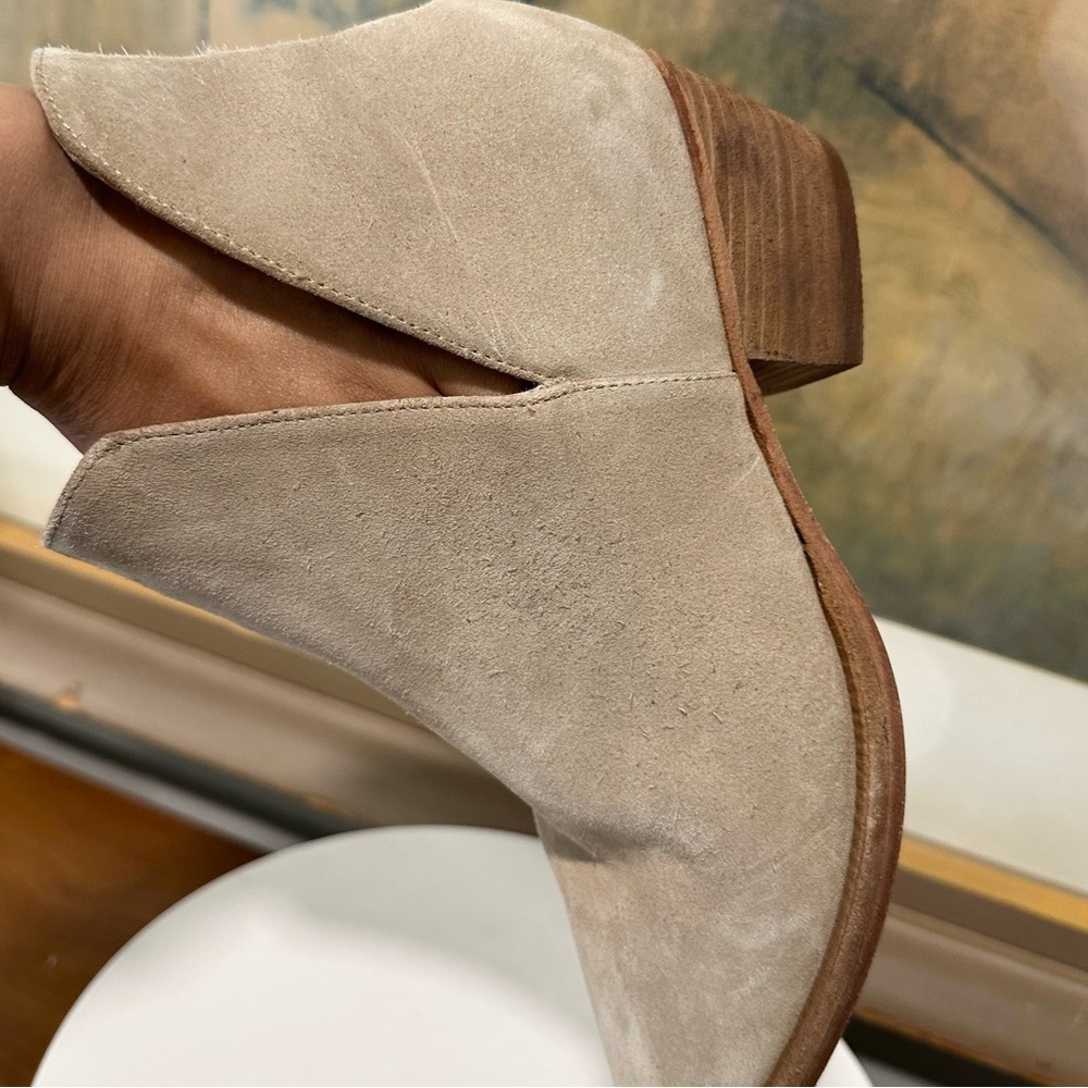🌸FREE PEOPLE🌸 Charm Double V Camel Suede Ankle Boot Size: 36.5 - Picture 8 of 14